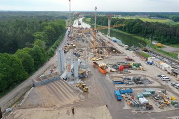 Das Bild zeigt die Bauarbeiten an der Schleuse Gleesen, Luftaufnahme vom Wasserstraßen-Neubauamt Datteln