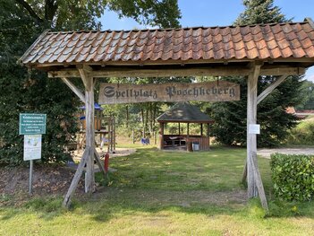 Das Bild zeigt des Spielplatz Poschkeberg