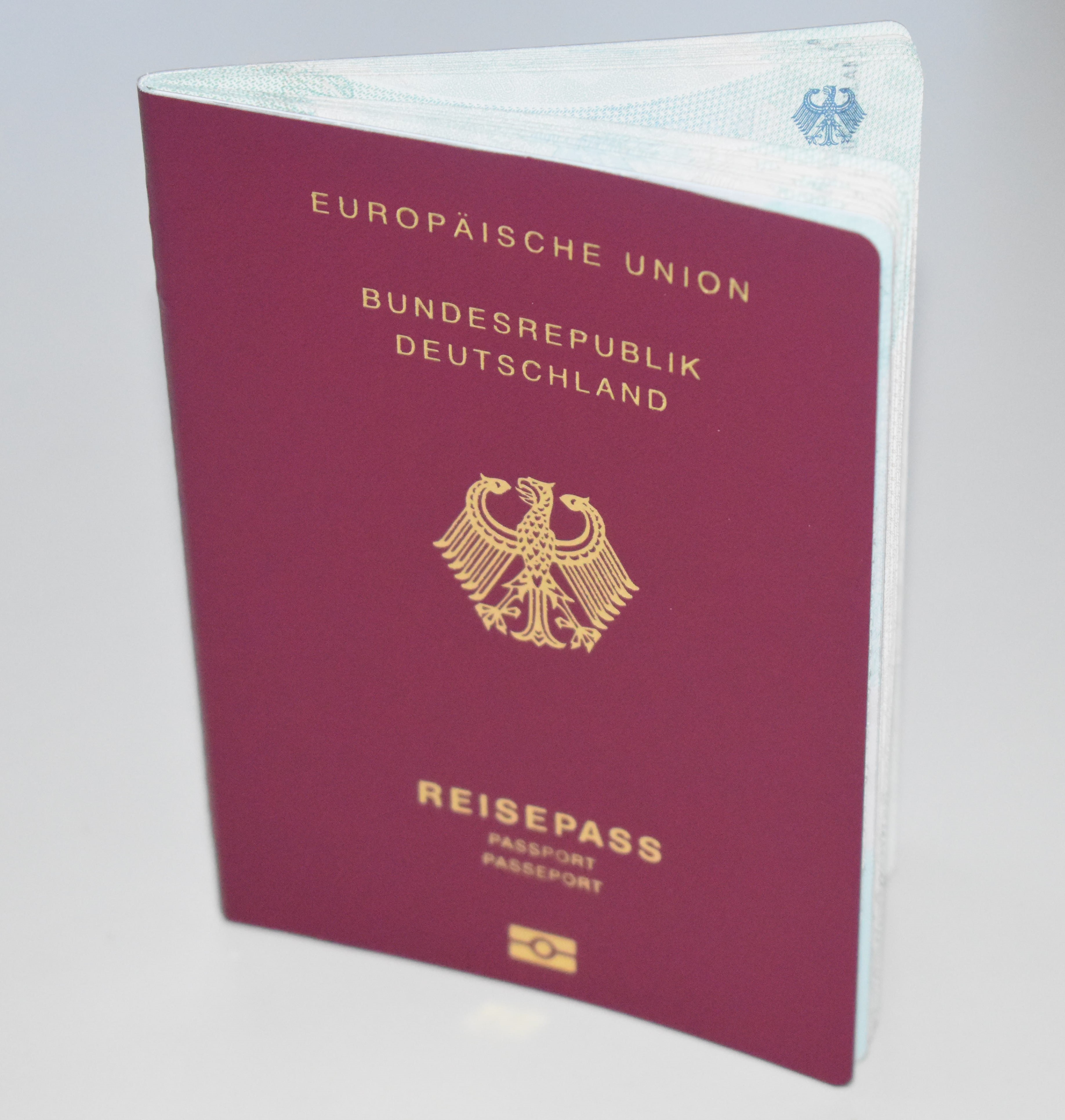 TIPP: Rechtzeitige Überprüfung der Ausweispapiere