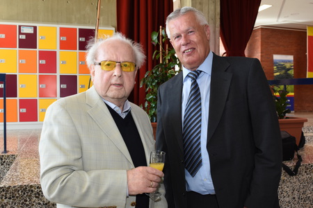 Der Unternehmer Hermann Paus (links) im Gespräch mit dem allgemeinen Vertreter des Bürgermeisters Ernst Müller. Bild: Ludger Jungeblut