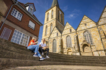 Das Bild zeigt die Kirche St. Andreas