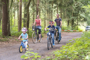 Radfahren - Familie, Foto: Schöning