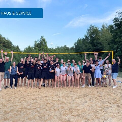 Die Teilnehmerinnen und Teilnehmer verbrachten gemeinsam einen sportlichen und geselligen Abend auf der Beachvolleyballanlage an den Hünensteinen.