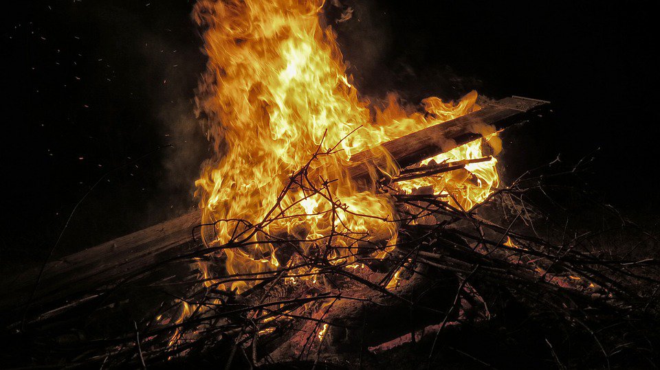 easter-fire-1283239_960_720