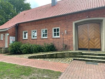 Das Bild zeigt das Dorfgemeinschaftshaus Mehringen