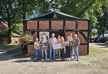 Übergabe Spende Backhaus