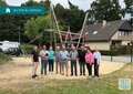 Von links: Ortsbürgermeister Berthold Kruse, Marc Schüring (Leiter Servicebetrieb Bauhof), Anliegerin Margret Bertling, Anlieger Paul Bertling, Anlieger Franz Hasken, Anlieger Hermann Räkers, Anlieger Bernd Hasken, Melanie Sander (Fachbereichsleiterin Bildung, Jugendförderung, Sport), Kim Grüner (Fachbereich Spielplätze)